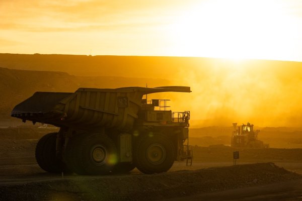 Ganancias de Rio Tinto aumentan en el primer semestre pese a la caída en la demanda de China por materias primas