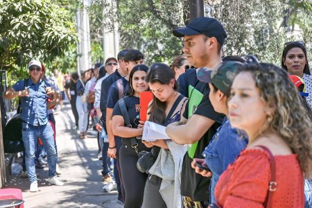 Por cierre de embajada de Venezuela, advierten que realizar trámites en Chile “se vuelve imposible”