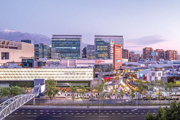 <p>Parque Arauco cierra segundo trimestre con alza de 21% en utilidades y destaca ventas de mall de Kennedy</p>