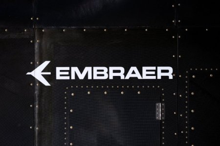 Latam estaría en etapas finales de negociaciones para comprar cinco aviones a brasileña Embraer
