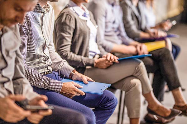 En busca de su destino: alto porcentaje de profesionales busca empleo en áreas distintas a su carrera