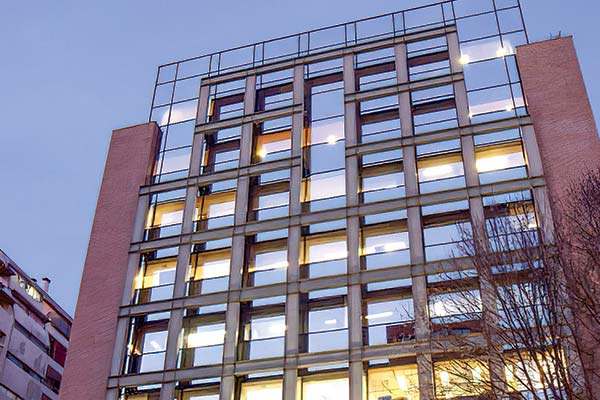 Fondo de LarrainVial y Patio vende edificio corporativo de Sigdo Koppers: comprador sería la familia Bayelle