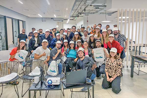 <p>Equipo ComunidadFeliz.</p>