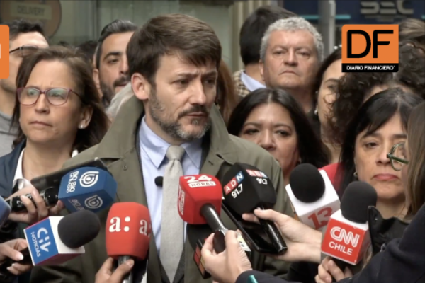 <p>Ahora en DF | Pardow critica a empresas de electricidad por cortes de luz: “No es posible que las municipalidades estén subsidiando las deficiencias”</p>