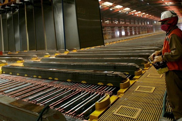 Cobre cae a los US$ 4 lastrado por la preocupación sobre crecimiento mundial
