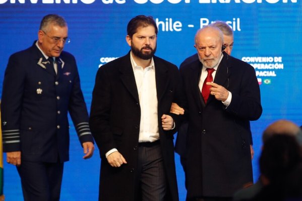 Boric y su dardo a Enel en actividad con Lula: “Por la irresponsabilidad de una empresa, en la municipalidad (Cerrillos) están sin luz… ¿adivinen cuál?”