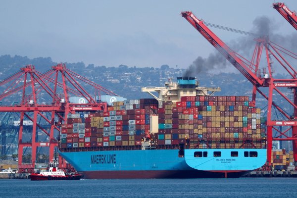 Maersk dice que las empresas están adelantando pedidos ante la amenaza de una guerra comercial entre EEUU y China