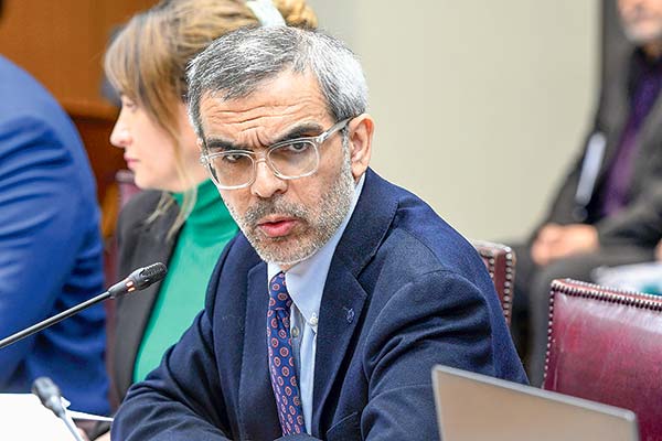 Cordero confirma que Gobierno insistirá en inhabilitar a familiares de parlamentarios para que no sean notarios