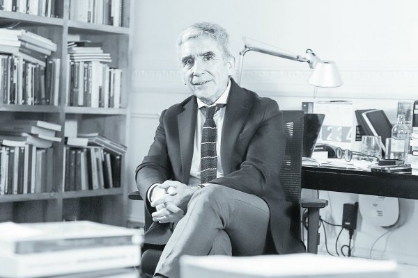Carlos Peña: "Nuestra clase política está invadida por la tontería”