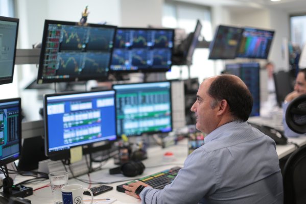 Bonos en UF, los campeones de la semana tras el remezón global del lunes en los mercados financieros