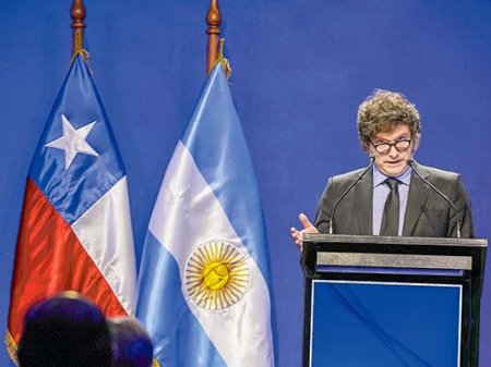 En visita exprés a Chile, Javier Milei alaba el modelo económico: “Soñamos con el día en que podamos exportar US$ 50 mil millones al año en cobre como hacen ustedes”