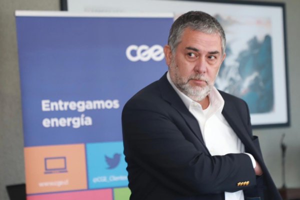 CGE compromete fecha para reposición total del servicio y lanza crítica: "La infraestructura en Chile no está a la altura"