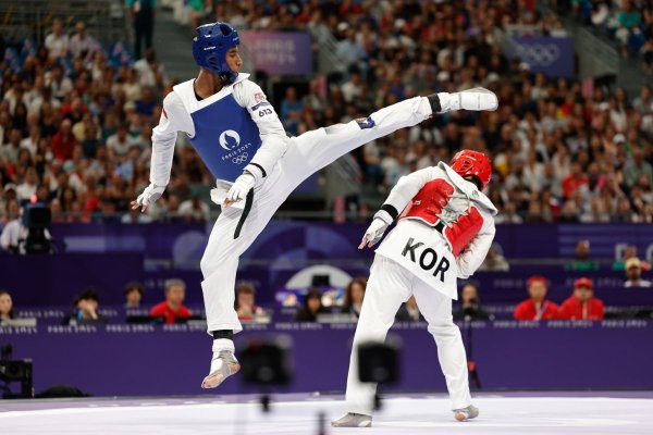 Taekwondista Joaquín Churchill sufre polémica derrota tras intervención de entrenadora de rival coreano