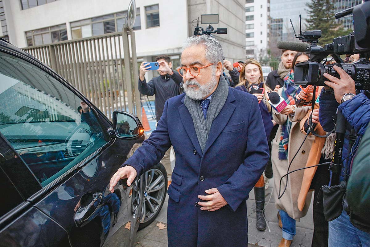 <p>Las nuevas pistas de la fiscalía ante la inminente formalización de Luis Hermosilla</p>