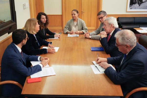 Embajadora italiana se reúne con canciller Van Klaveren en medio de crisis de Enel