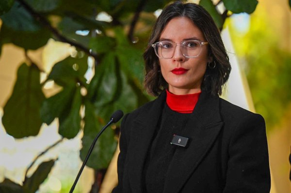 Vallejo dice que hoy no es el momento para discutir la participación estatal en distribución eléctrica: "No es la solución para la emergencia"