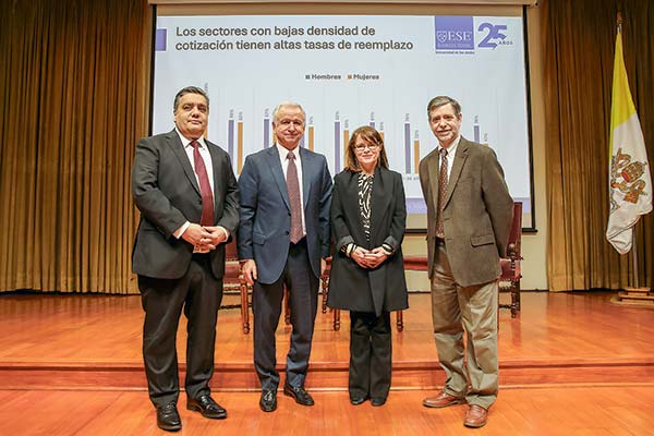 Clapes UC advierte efectos de la licitación del stock de afiliados y cuestiona que Gobierno insista en dividir la industria previsional