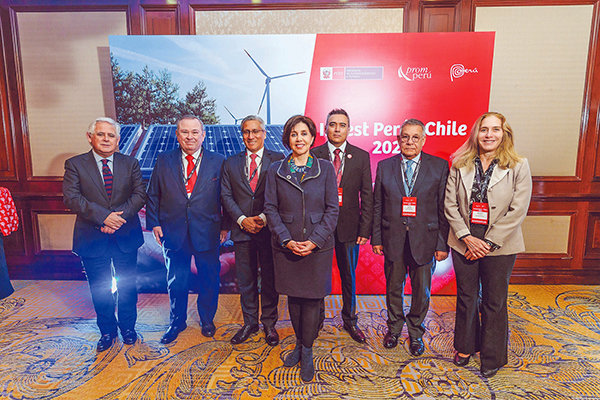 Nicolás Vergara, Roberto Bonifaz, Daniel Córdova, Embajadora Silvia Alfaro Espinosa, Julio Polanco, Oscar Zapata y Beatriz Tubino.