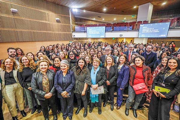 Hacienda y ONU Mujeres cierran ciclo de talleres de liderazgo para mujeres en Alta Dirección Pública