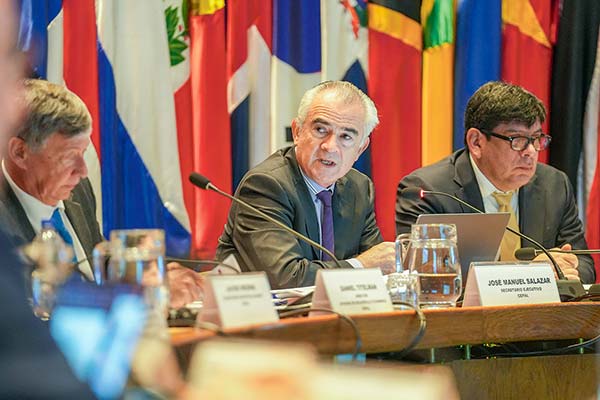 Cepal sube PIB 2024 para Chile en medio de una región con resultados similares