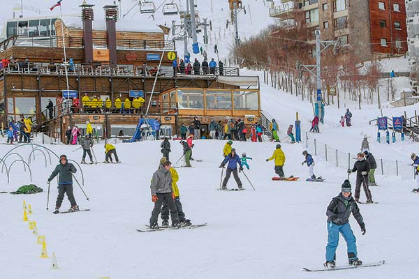Brasileños impulsan turismo invernal y se anticipa oleada de argentinos en verano