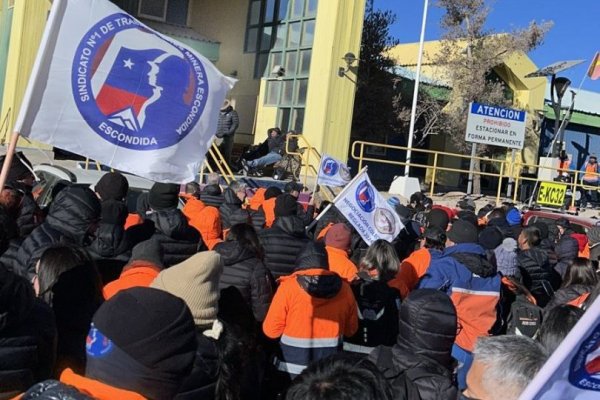 <p>Trabajadores de Escondida piden bono de fin de conflicto de $ 32 millones, el mayor jamás pagado en una negociación colectiva en Chile</p>