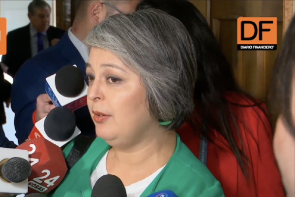 <p>Ahora en DF | Ministra Jara por huelga en Escondida: “Esperamos que las partes lleguen pronto a una solución”</p>