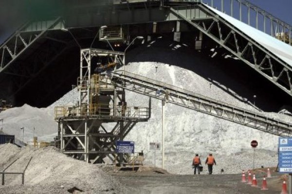 <p>Huelga de trabajadores de Escondida entra en su tercer día y el precio del cobre se dispara</p>