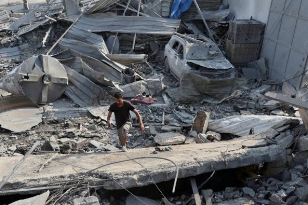 Secretario de Estado de EEUU abogará por un alto el fuego en Gaza, mientras Israel lanza nuevos ataques