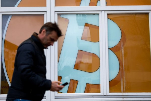 Pese al repunte de las acciones, agosto no da tregua al bitcoin: cayó alrededor de un 9% en lo que va del mes
