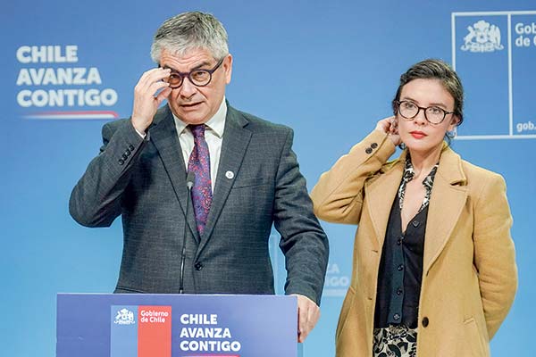 <p>Junto a la vocera de Gobierno, Camila Vallejo, el ministro Marcel abordó el curso de la economía en el segundo trimestre. </p>