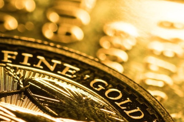 Oro alcanza un nuevo récord histórico con la mirada puesta en la Fed