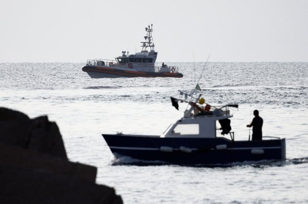 Guardia costera italiana afirma que hay 'mínimas' posibilidades de que Lynch y otros pasajeros hayan sobrevivido tras hundimiento de yate