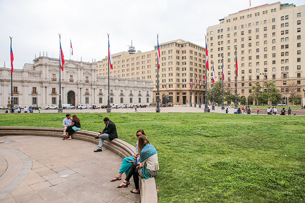 La Moneda instruye a ministerios reforzar el control al ausentismo laboral en el sector público