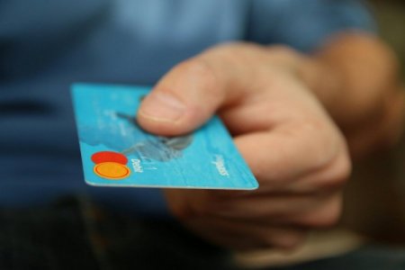 Argentina: Gobierno eliminó dos impuestos a las compras con tarjeta para impulsar el comercio