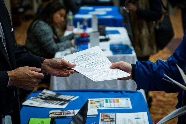 <p>Pedidos de ayuda por desempleo la semana pasada en EEUU superan las proyecciones​</p>