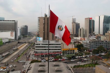 Moody's advierte que Perú incumplirá meta de déficit fiscal por segundo año consecutivo