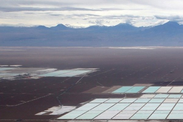 Estudio revela que el Salar de Atacama se hunde entre 1 y 2 centímetros al año por extracción de salmuera para litio