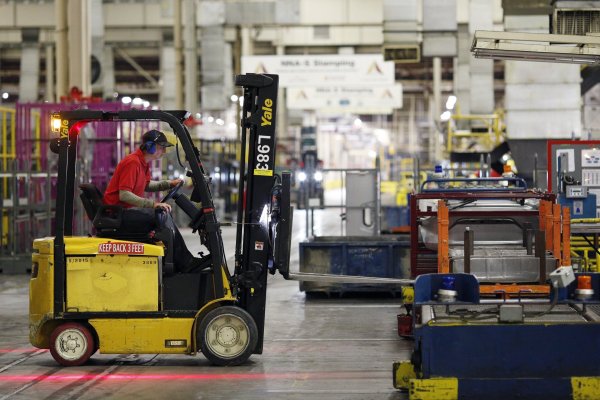 <p>Pedidos de equipamiento para fábricas caen en EEUU en julio a medida que empresas moderan sus inversiones</p>