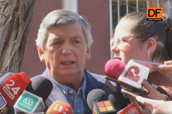 <p>Ahora en DF | PC se distancia de Boric respecto a Venezuela y afirma que régimen de Maduro "no es una dictadura"</p>