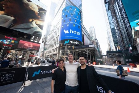 Fintech peruana Hapi alcanza el medio millón de clientes y lo celebra en el Nasdaq en Times Square
