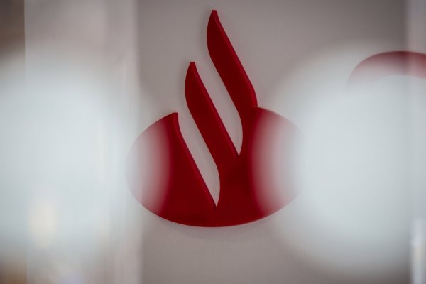 <p>Español Banco Santander inicia un programa de recompra de acciones por valor de US$ 1.700 millones</p>