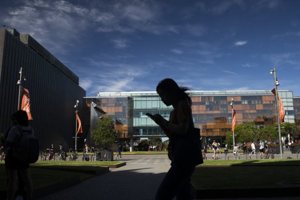 Australia reducirá el número de nuevos estudiantes extranjeros en una campaña para controlar inmigración