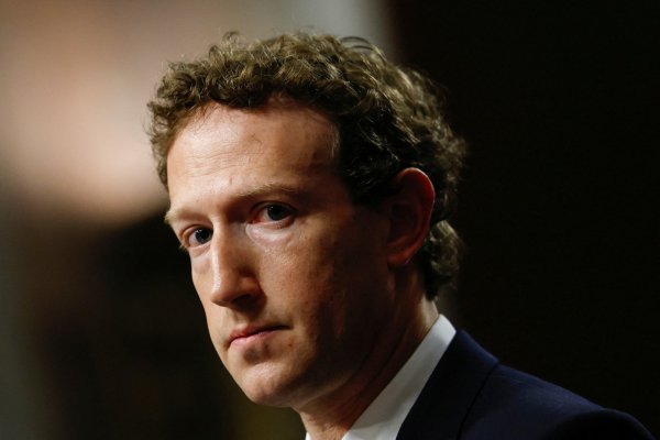 Mark Zuckerberg acusa a la Casa Blanca por "presionar" censura a contenidos del Covid-19