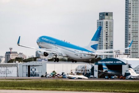 Aerolíneas Argentinas reprogramó varios vuelos por huelgas en Ezeiza y otros aeropuertos del país