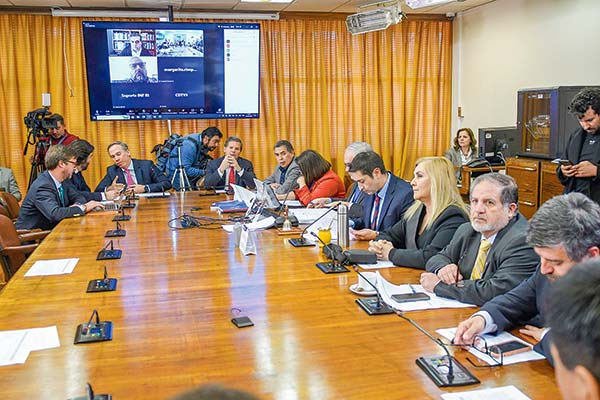 Comisión de Constitución de la Cámara rechaza nuevo retiro de fondos de pensiones y deberá zanjarse en la Sala