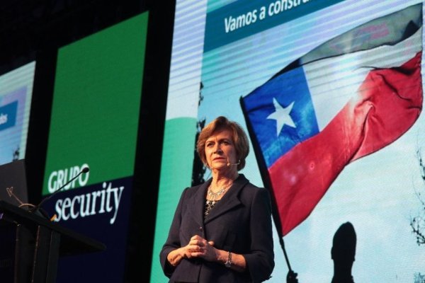 <p>Salmones, desalar agua marina y una mayor coordinación: las claves de Matthei para hacer que Chile crezca 4%</p>
