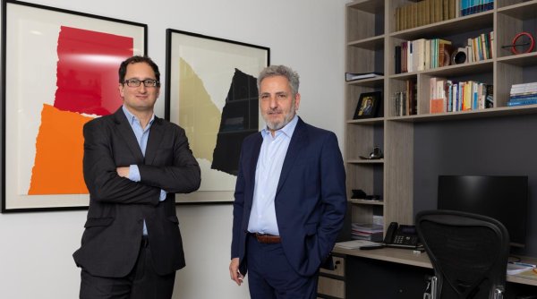 <p>Yoab Bitran junto a Rodrigo Albagli.</p>