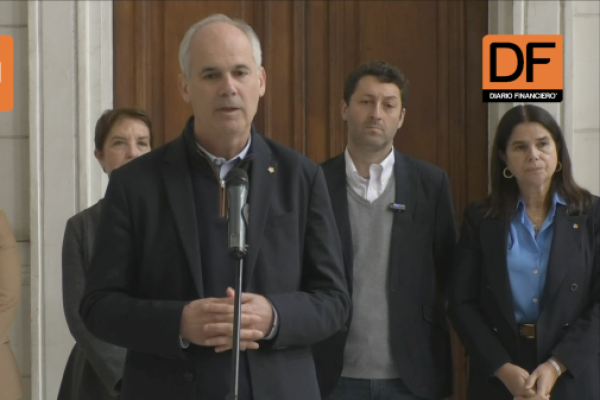 <p>Ahora en DF | “Fue una declaración desafortunada”: Chile Vamos critica dichos de Boric por Caso Hermosilla y dice que debería ser “particularmente muy cuidadoso”</p>