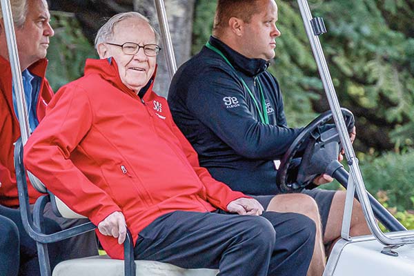 Warren Buffett sopla las velas de su 94 cumpleaños fiel a su filosofía de inversión